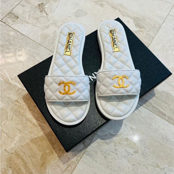 Chanel CC Logo Slides - Picture 7 of 11
